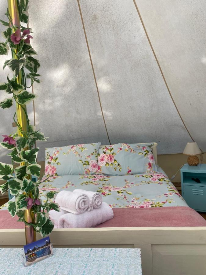 Fonclaire Holidays Glamping 'Luxury Camping' Blond Eksteriør bilde